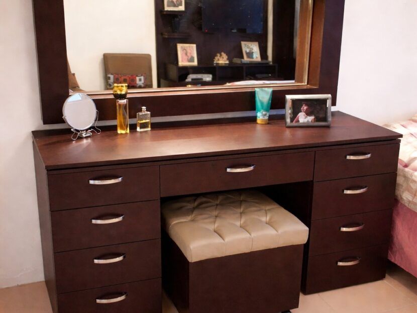 Classic Wooden Dressing Table with Lighted Mirror & Storage